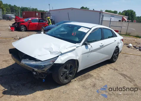 2021 Hyundai Elantra Sel z USA, uszkodzony, nr VIN 5NPLM4AG9MH003282